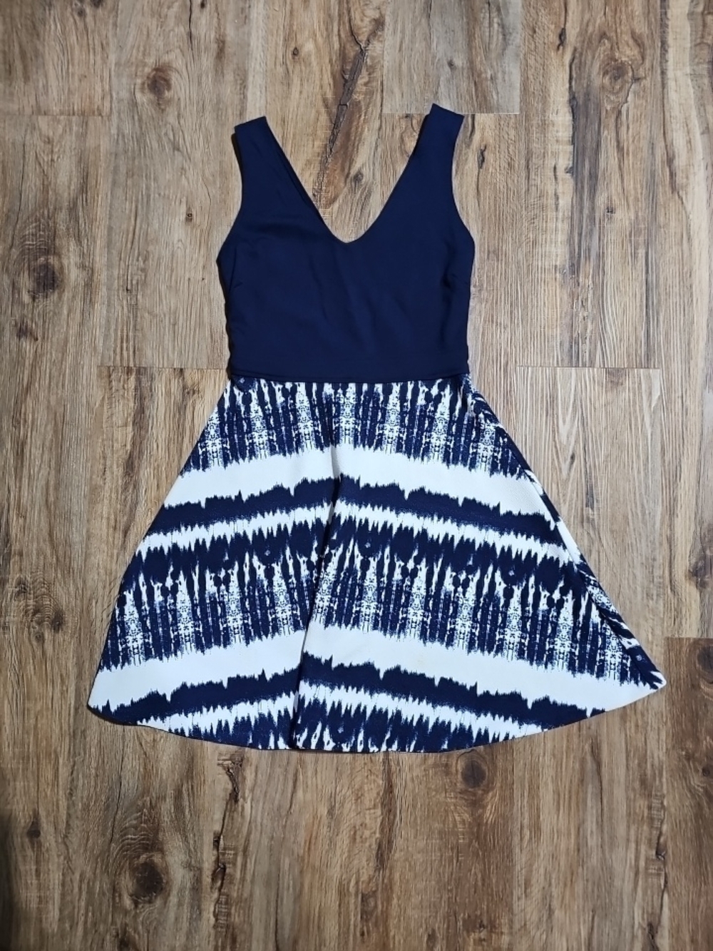 Navy Blue Fit & Flare Dress Women’s S White Abstract Print Sleeveless V-Neck Kn